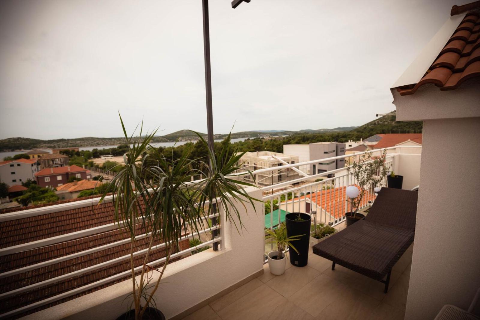 Apartments Marcus & Pascal Шибеник Экстерьер фото